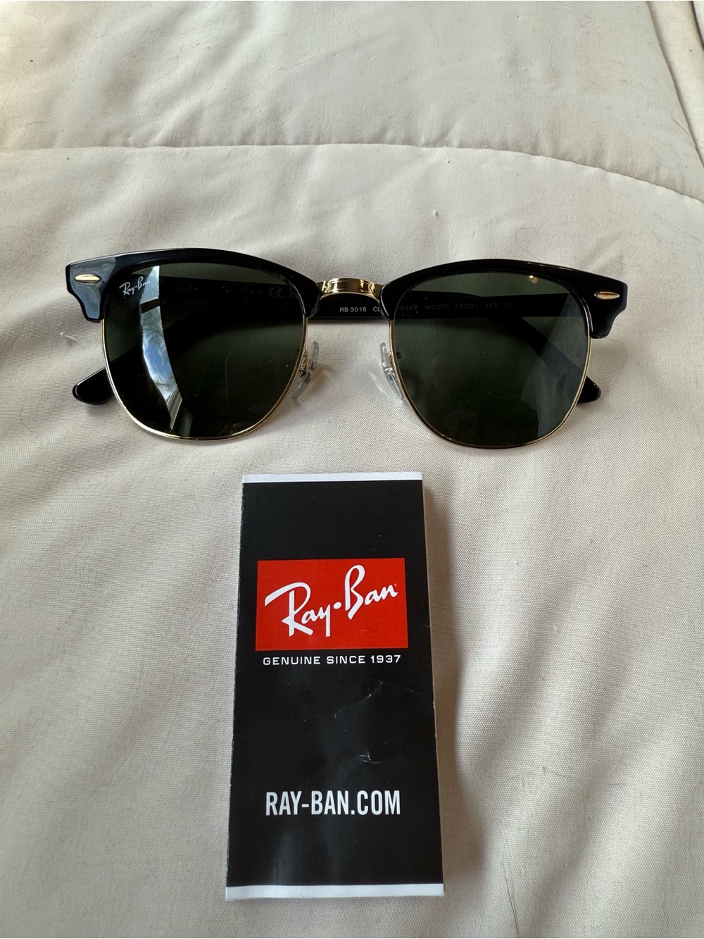 Ray-Ban Clubmaster Classic, Polished black on gold frame, G-15 green lenses